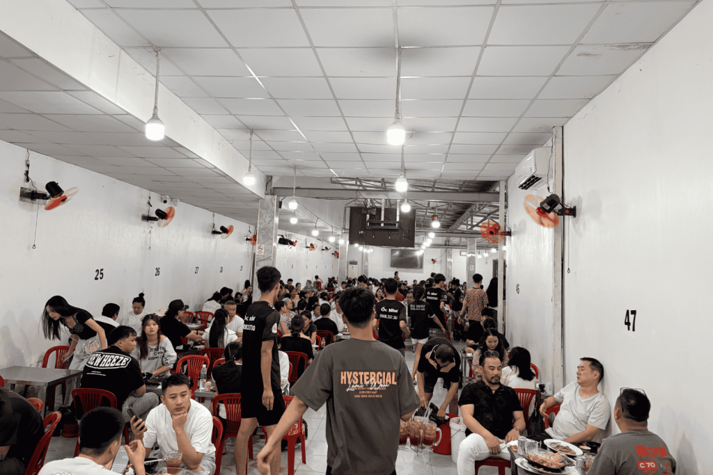 Quán ốc Như Điện Biên Phủ