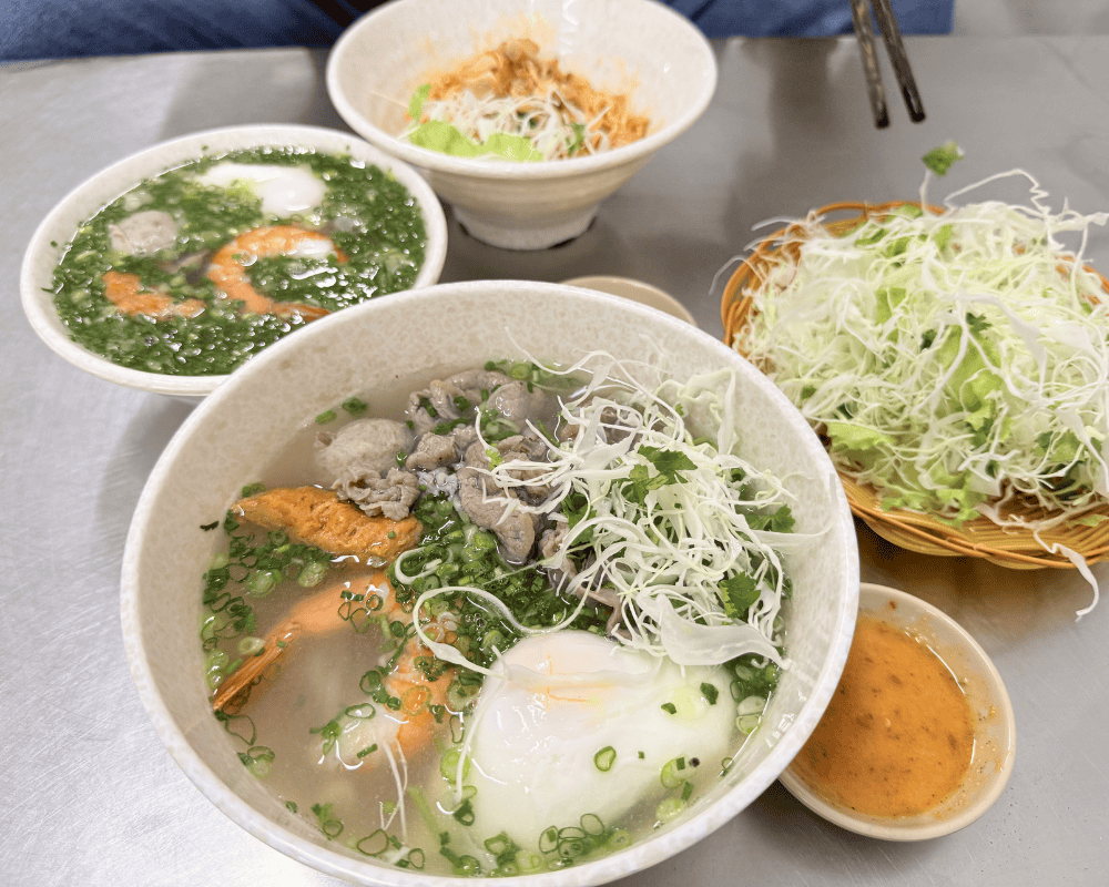Bún nước Cô Hoà – Quán bún dễ ăn trên Phan Xích Long