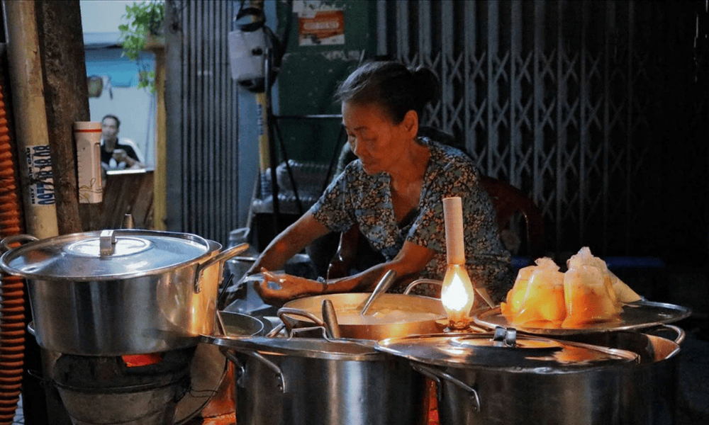 Chè Đèn Dầu Phú Nhuận – Quán chè xưa 50 năm