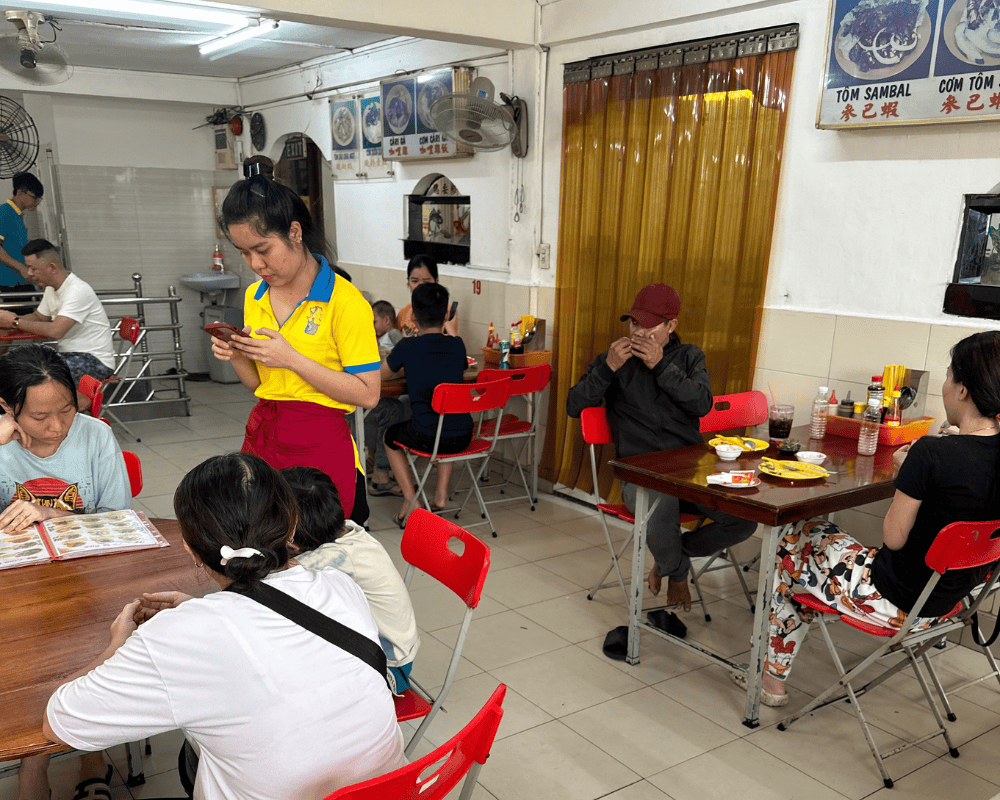 Cơm gà Hải Nam Nguyễn Tri Phương – ăn được nhưng không ổn định