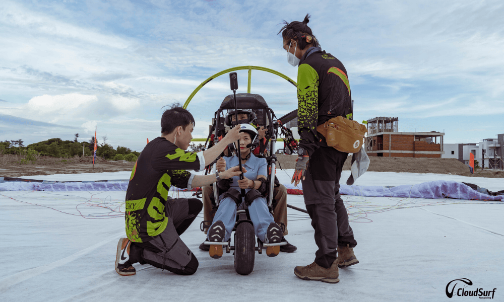 Dù bay động cơ CloudSurf – Trải nghiệm “bay thật”