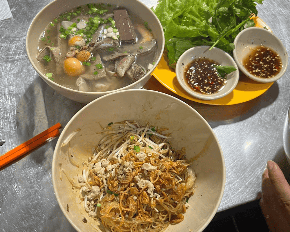 Hủ Tíu Heo Gà Trần Bình Trọng Quận 5