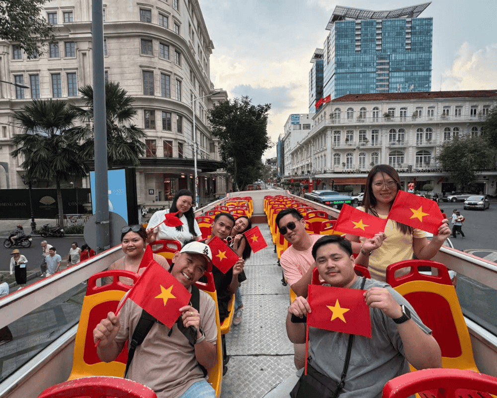 Xe bus 2 tầng Sài Gòn – Trải nghiệm tour ngắm thành phố từ trên cao