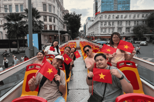Xe bus 2 tầng Sài Gòn – Trải nghiệm city tour ngắm phố từ trên cao