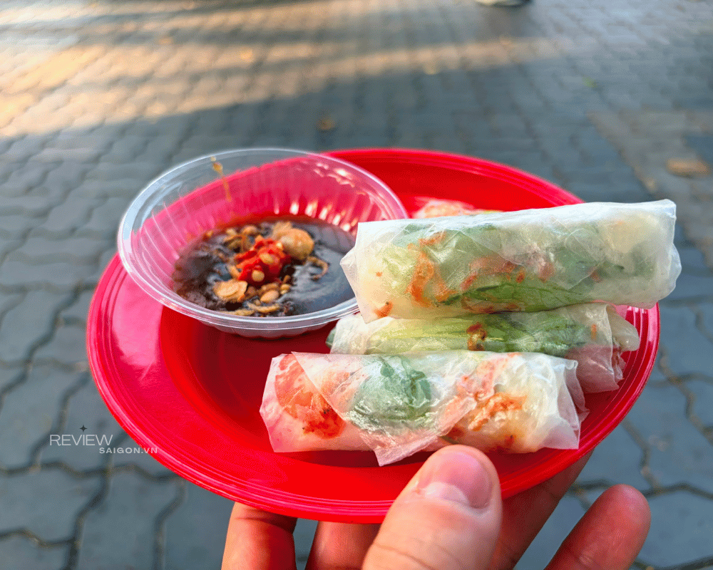 Gỏi Khô Bò Công Viên Lê Văn Tám quán vỉa hè lâu năm vẫn đông vì phần nước mắm quá cuốn